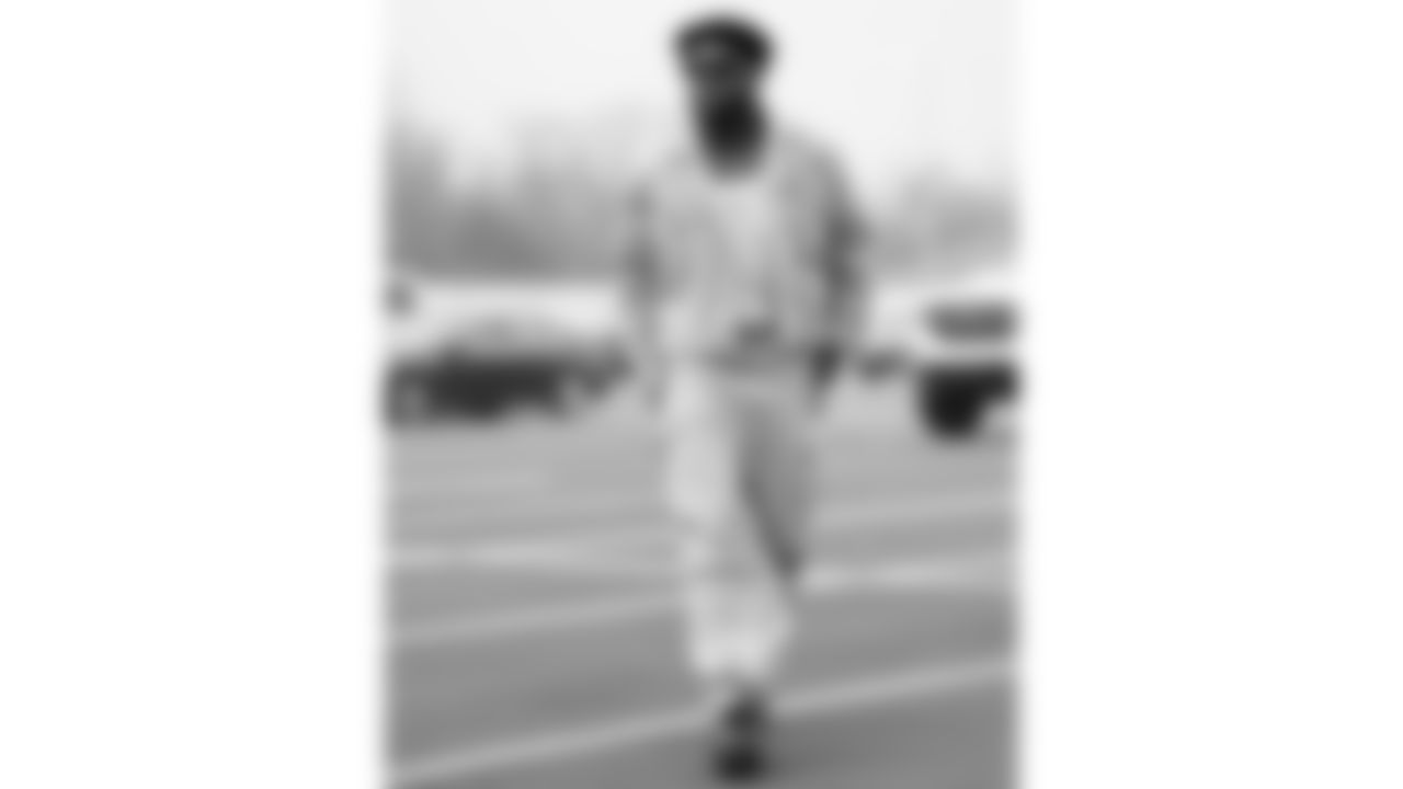 Kansas City Chiefs wide receiver JuJu Smith-Schuster (9) arrives prior to a week 12 NFL Football game against the Indianapolis Colts on Sunday, November 23, 2025 in Kansas City, MO