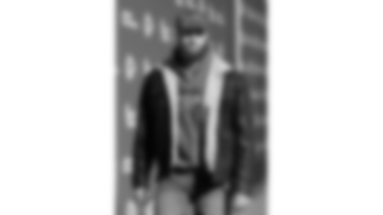 Kansas City Chiefs tight end Noah Gray (83) arrives prior to an NFL week 14 matchup against the Houston Texans, Sunday December 7, 2025.