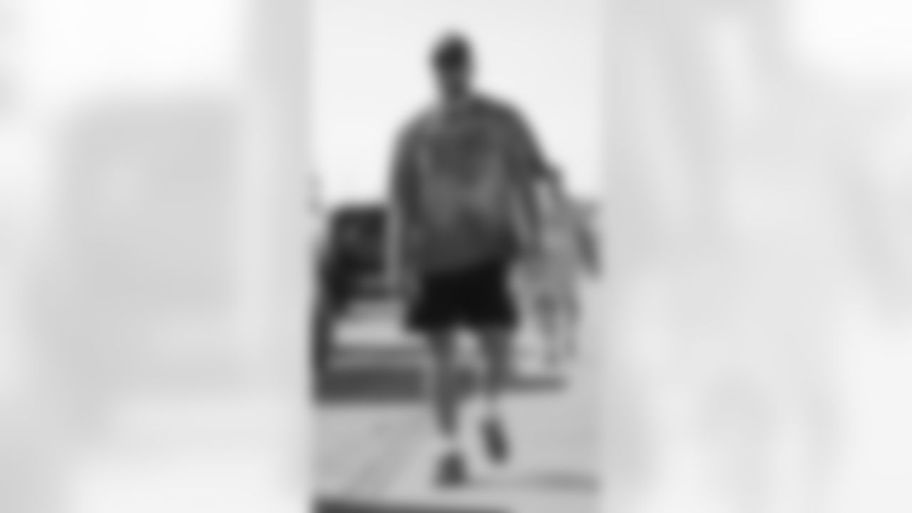 Kansas City Chiefs tight end Travis Kelce (87) arrives prior to a preseason week 3 NFL football game against the Chicago Bears, Friday, August 22, 2025.