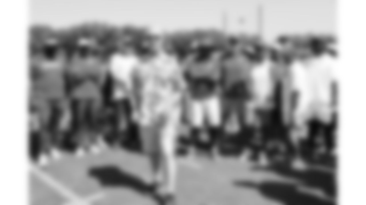 Former Chiefs player John Lohmeyer from the Kansas City Ambassadors and Legends group speaks to players after day 6 of training camp practice on Monday, July 28, 2025.