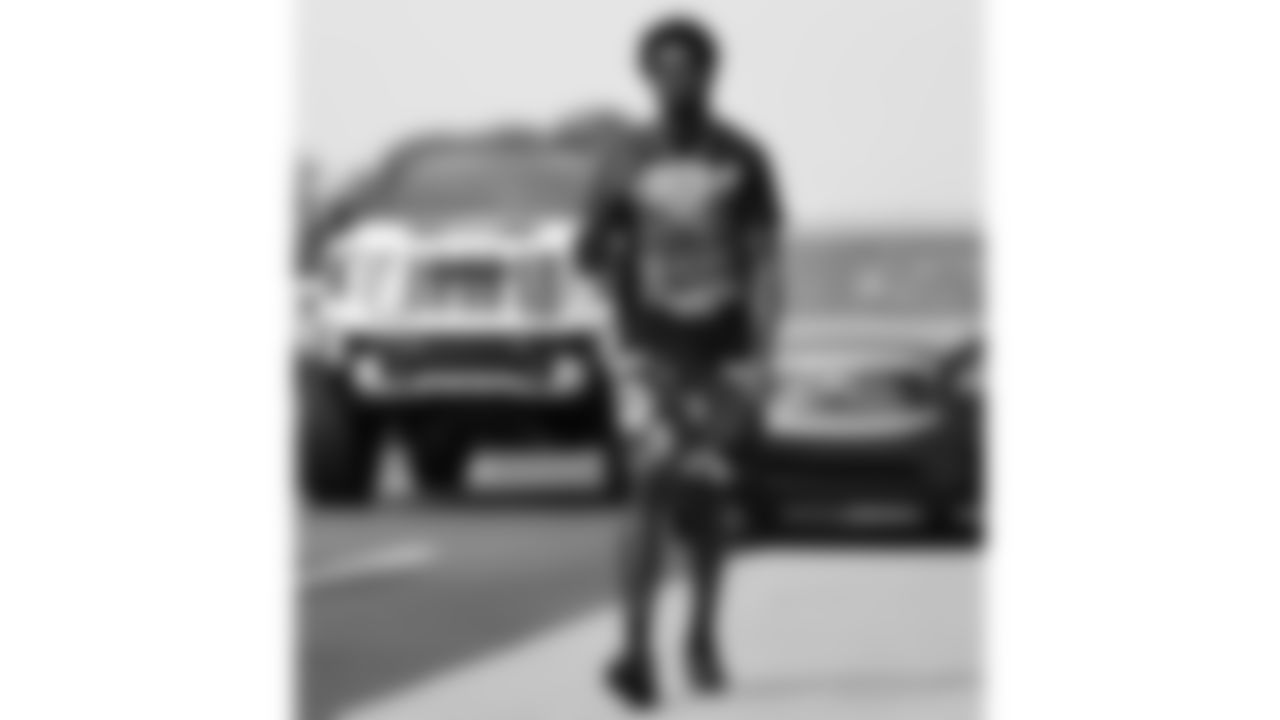 Kansas City Chiefs wide receiver Tyquan Thornton (80) arrives prior to a week 2 NFL Football game against the Philadelphia Eagles Sunday September 14, 2025.