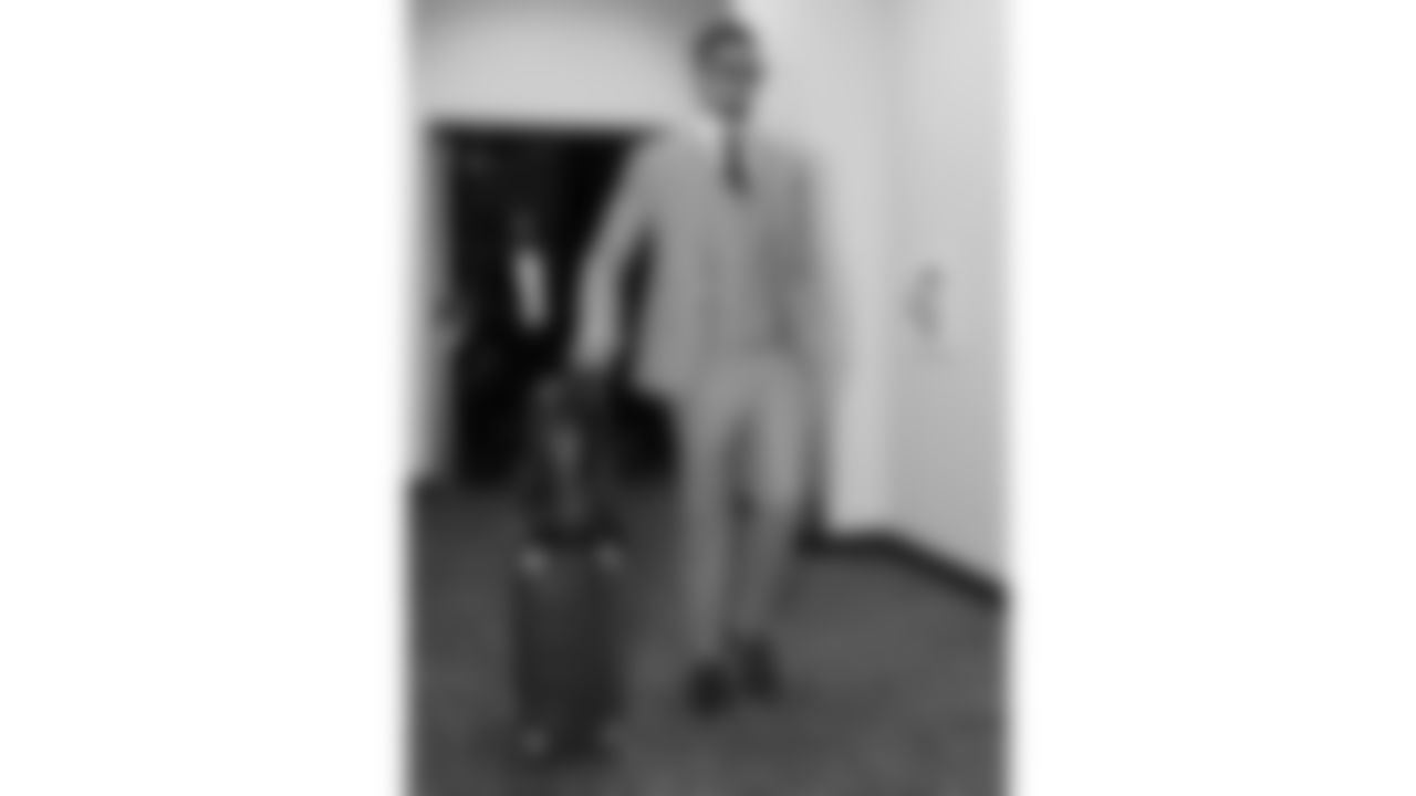 Kansas City Chiefs quarterback Patrick Mahomes (15) arrives prior to a week 13 NFL football game against the Dallas Cowboys on Thursday, November 27, 2025 in Arlington, TX.