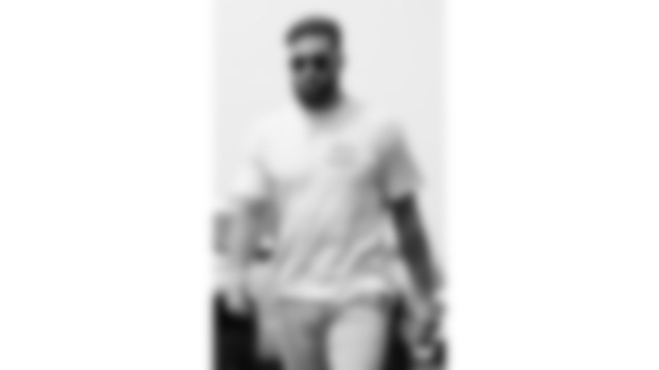 Kansas City Chiefs tight end Noah Gray (83) arrives prior to a week 2 NFL Football game against the Philadelphia Eagles Sunday September 14, 2025.