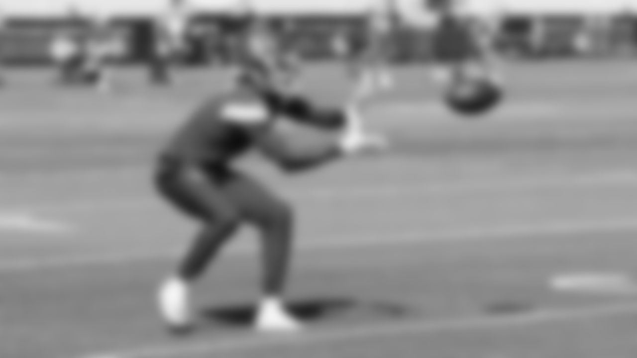 Kansas City Chiefs wide receiver Xavier Worthy (1) catches a pass during practice on Thursday October 16, 2025 in Kansas City, MO.