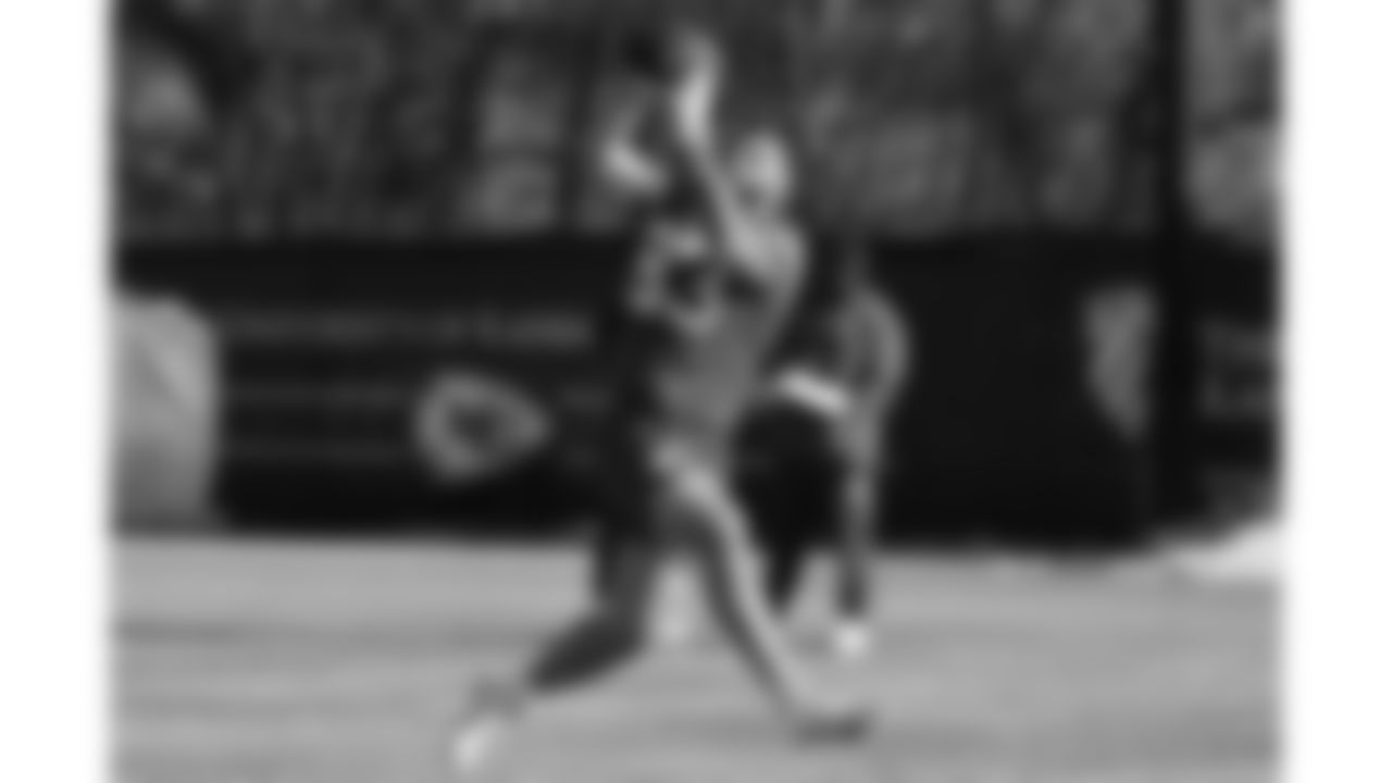 Kansas City Chiefs tight end Noah Gray (83) during a week 17 practice on Tuesday, December 23, 2025 in Kansas City, MO.