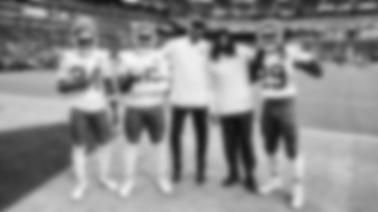 Kansas City Chiefs running backs group Brashard Smith (24), Elijah Mitchell (25), Coach Todd Pinkston, Isiah Pacheco (10) and Kareem Hunt (29) pose in the end zone prior to a week 18 NFL football game against the Las Vegas Raiders, Sunday, January 4, 2026 in Las Vegas, NV.