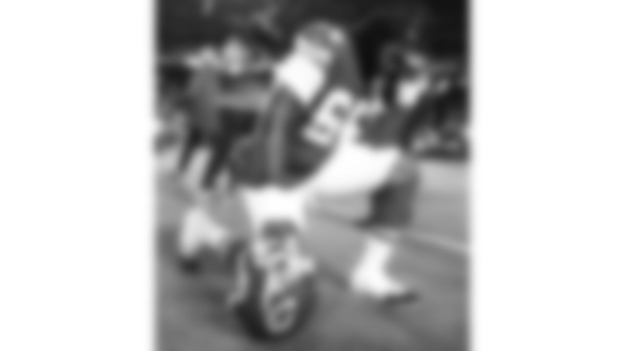 Kansas City Chiefs offensive tackle Wanya Morris (64) prays prior to an NFL week 14 matchup against the Houston Texans, Sunday December 7, 2025.