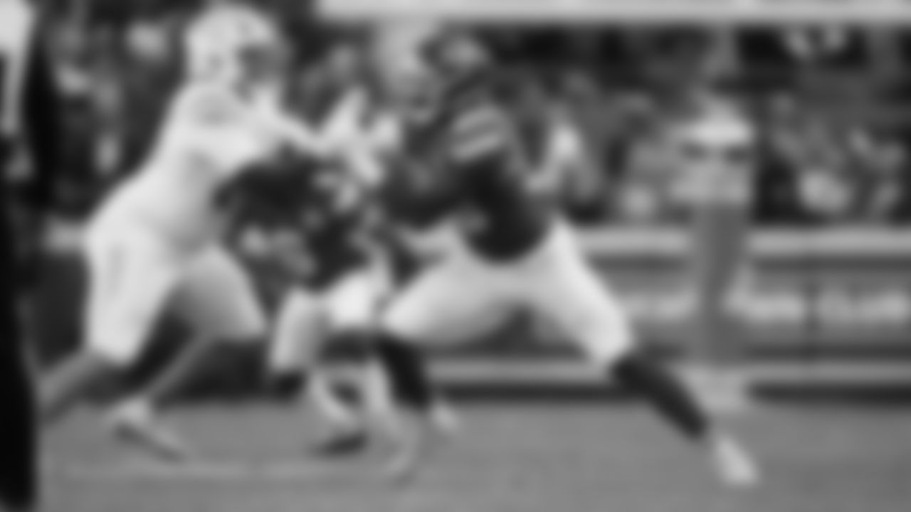 Kansas City Chiefs defensive end Charles Omenihu (90) rushes the passer during an NFL week 15 matchup against the Los Angeles Chargers, Sunday December 14, 2025.