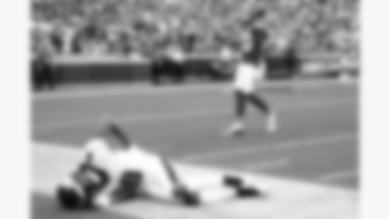 Kansas City Chiefs defensive back Nohl Williams (20) celebrates after breaking up a pass from Philadelphia Eagles wide receiver DeVonta Smith (6) during the week 2 NFL football game, Sunday, September 14, 2025 in Kansas City, MO.