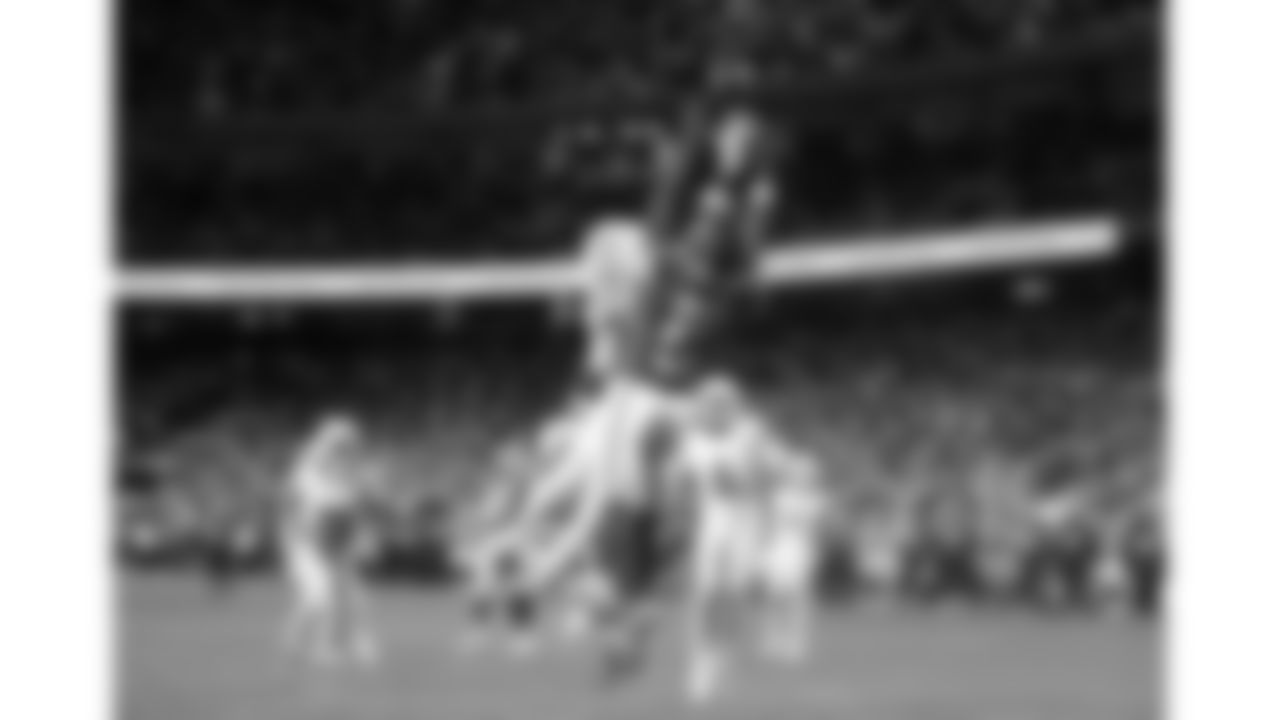 Kansas City Chiefs wide receiver Hollywood Brown (5) attempts to catch the ball during a week 17 NFL football game against the Denver Broncos, Thursday, December 25, 2025 in Kansas City, MO.