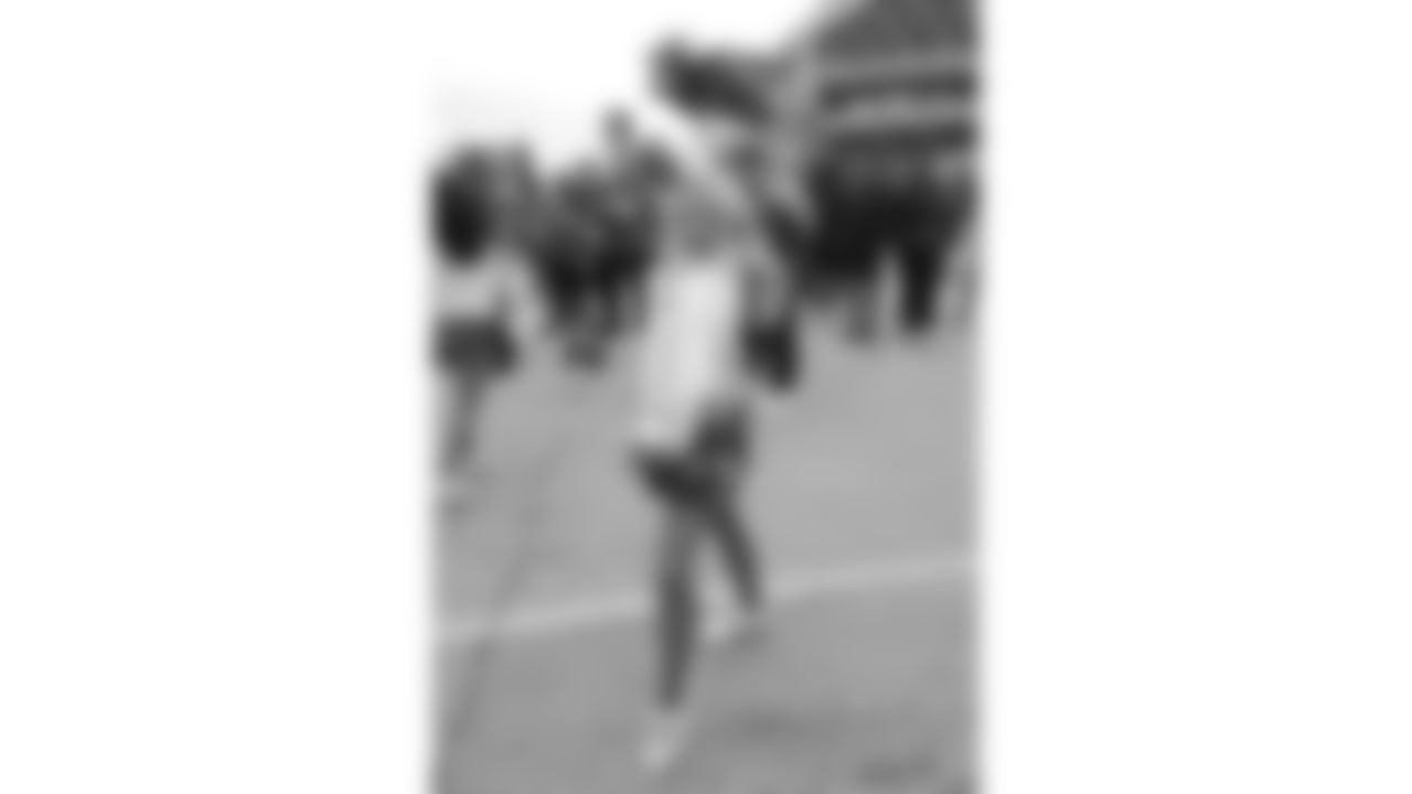 The Kansas City Chiefs Cheerleaders before a week 12 NFL football game against the Indianapolis Colts, Sunday, November 23, 2025 in Kansas City, MO.