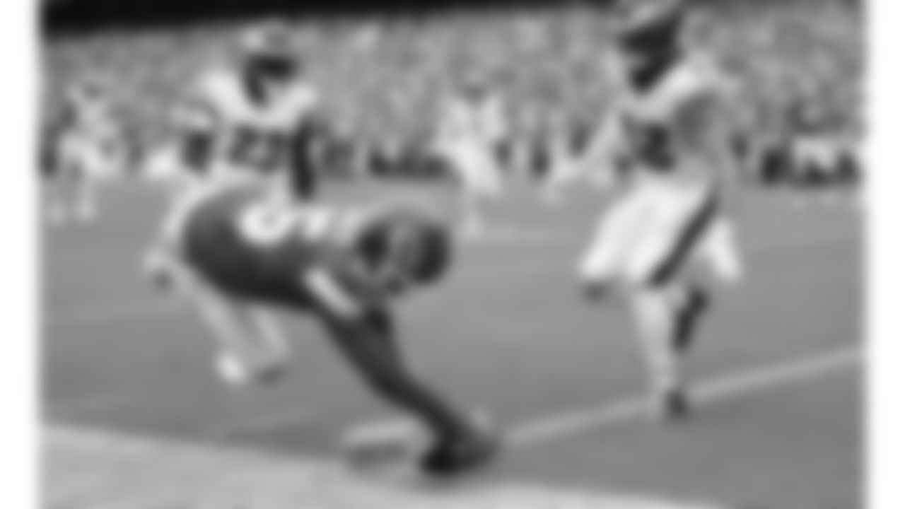 Kansas City Chiefs quarterback Patrick Mahomes (15) dives at the pylon during the week 2 NFL football game against the Philadelphia Eagles, Sunday, September 14, 2025 in Kansas City, MO.