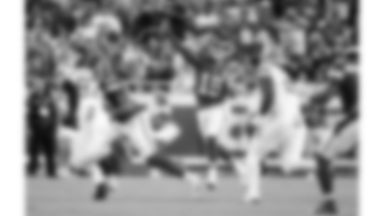 Kansas City Chiefs quarterback Patrick Mahomes (15) throws the ball during the week 6 NFL football game against the Detroit Lions, Sunday, October 12, 2025 in Kansas City, MO.