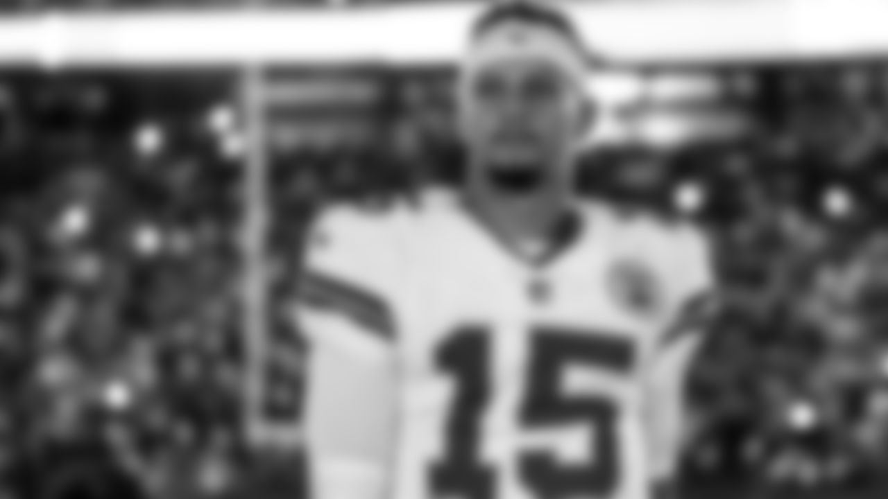 Kansas City Chiefs quarterback Patrick Mahomes (15) looks on prior to the week 3 NFL football game against the New York Giants, Sunday, September 21, 2025 in East Rutherford, NJ.