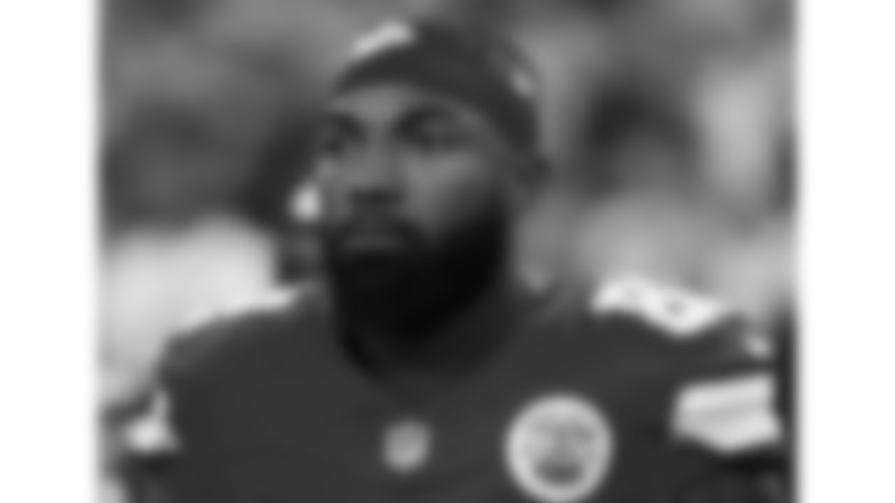 Kansas City Chiefs wide receiver Jimmy Holiday (82) looks on prior to a preseason week 3 NFL football game against the Chicago Bears, Friday, August 22, 2025 in Kansas City, MO.