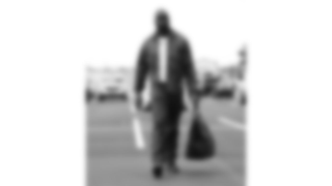 Kansas City Chiefs defensive end Charles Omenihu (90) arrives prior to a week 6 NFL Football game against the Detroit Lions on Sunday, October 12, 2025 in Kansas City, MO.