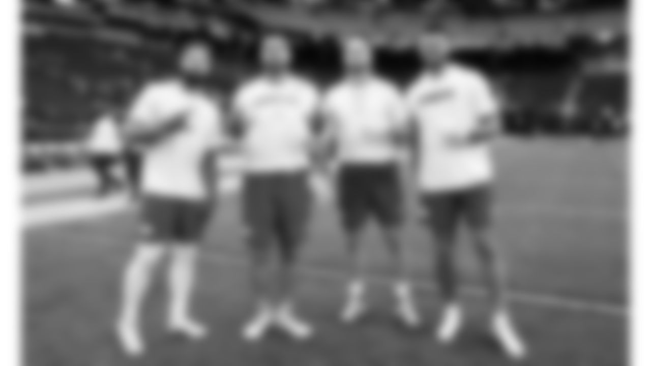 Kansas City Chiefs tight ends Noah Gray (83), Travis Kelce (87), Robert Tonyan (85) and Jared Wiley (12) on the field prior to a week 18 game against the Las Vegas Raiders on Sunday, January 3, 2026.