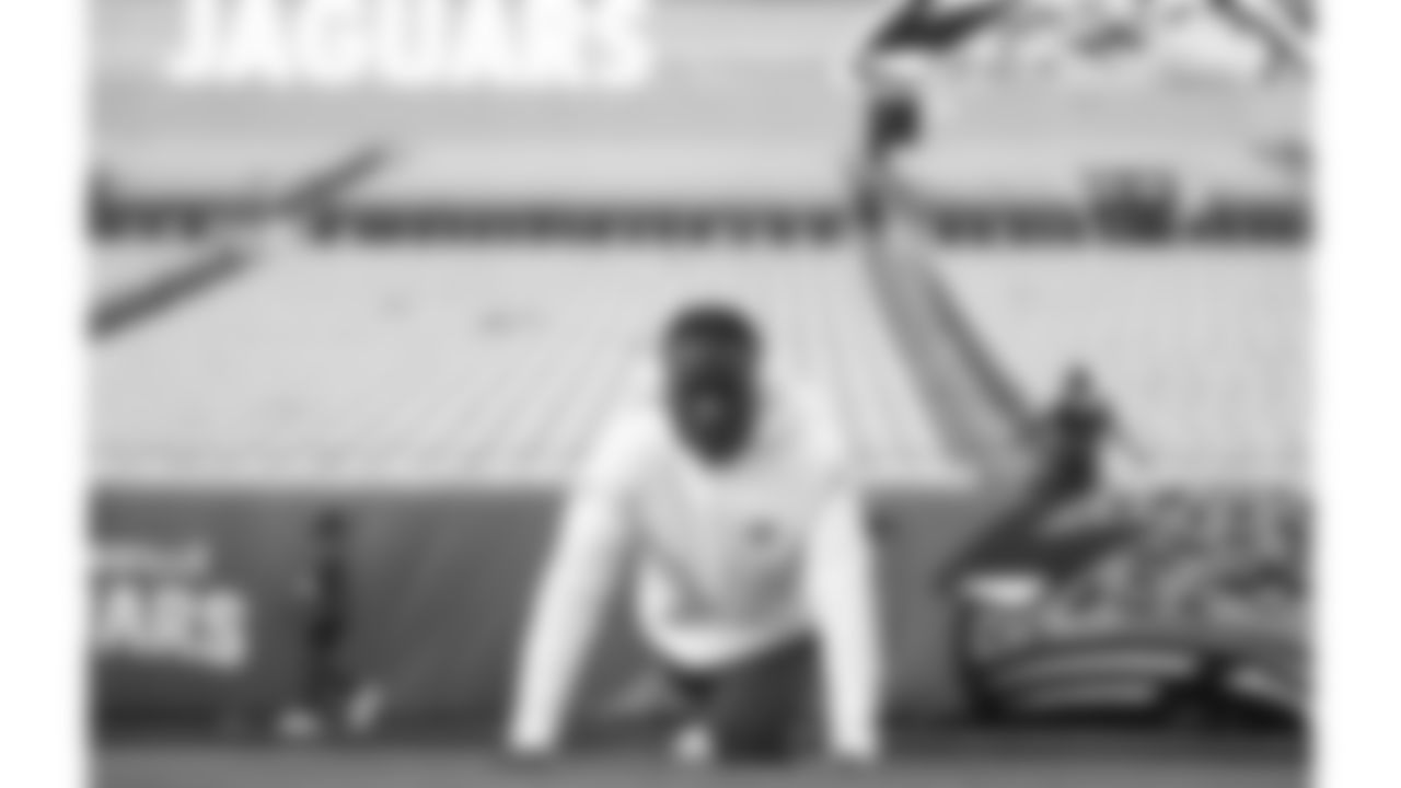 Kansas City Chiefs wide receiver Hollywood Brown (5) stretches prior to the week 5 NFL football game against the Jacksonville Jaguars, Monday, October 6, 2025 in Jacksonville, FL.