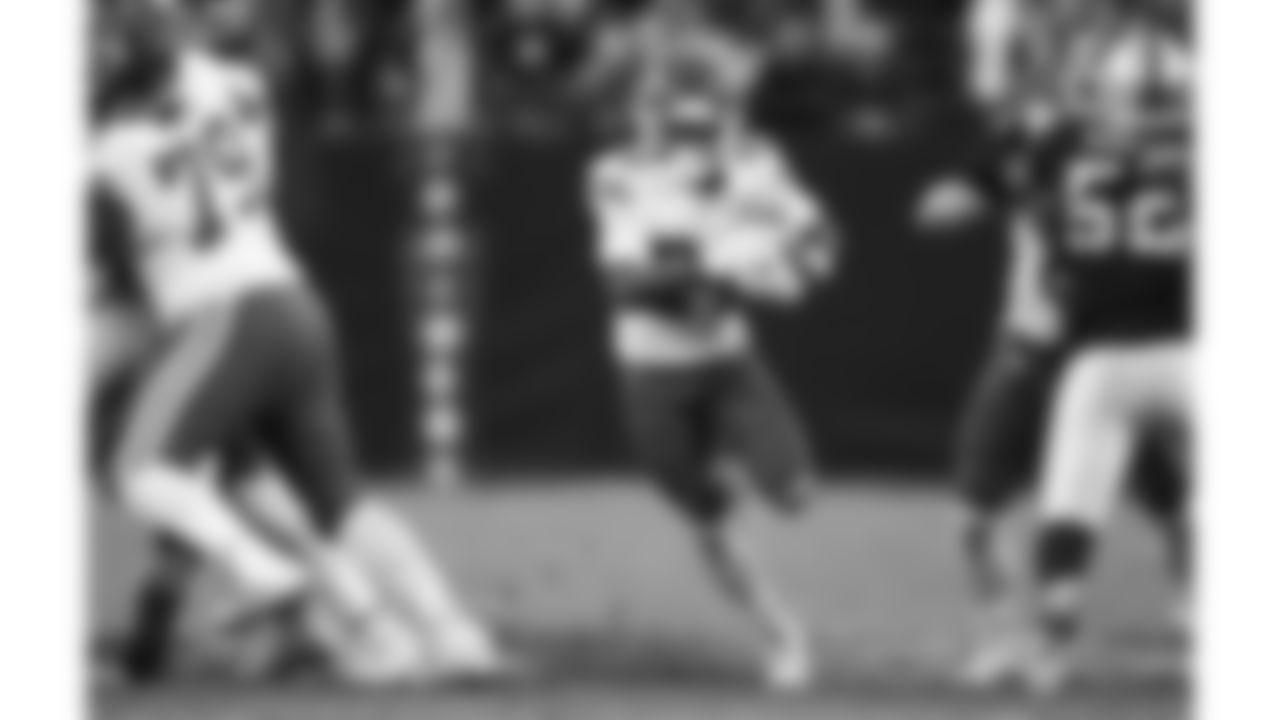 Kansas City Chiefs running back Brashard Smith (24) runs the ball during a week 18 NFL football game against the Las Vegas Raiders, Sunday, January 4, 2026 in Las Vegas, NV.