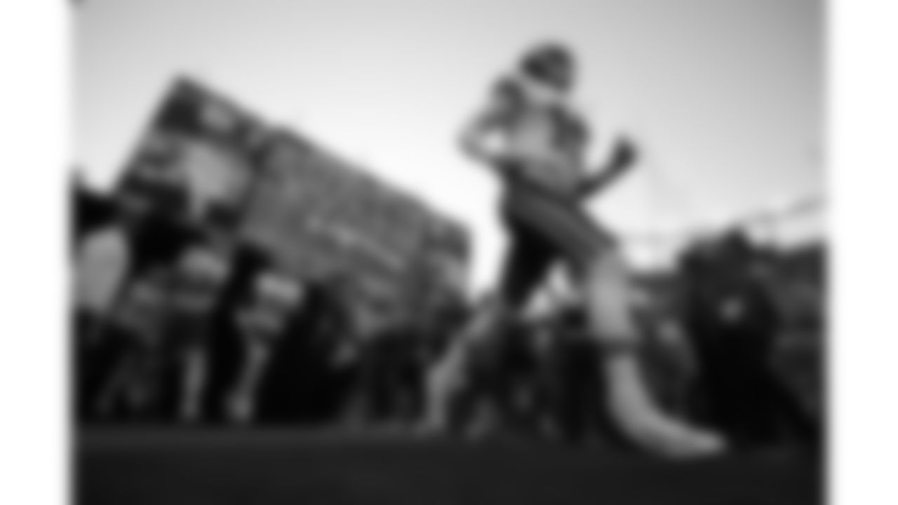 Kansas City Chiefs quarterback Patrick Mahomes (15) runs onto the field prior to a week 11 NFL football game against the Denver Broncos, Sunday, November 16, 2025 in Denver, CO.