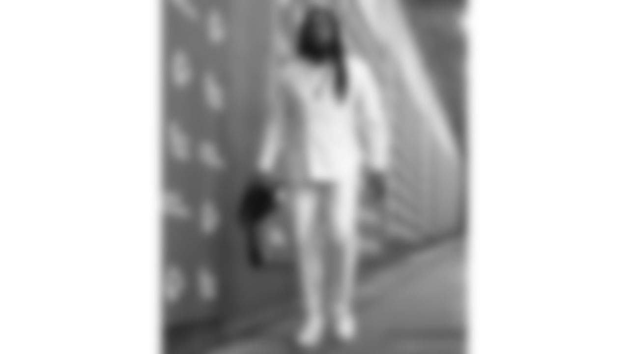 Kansas City Chiefs running back Kareem Hunt (29) arrives prior to an NFL week 17 matchup against the Denver Broncos, Thursday, December 25, 2025.