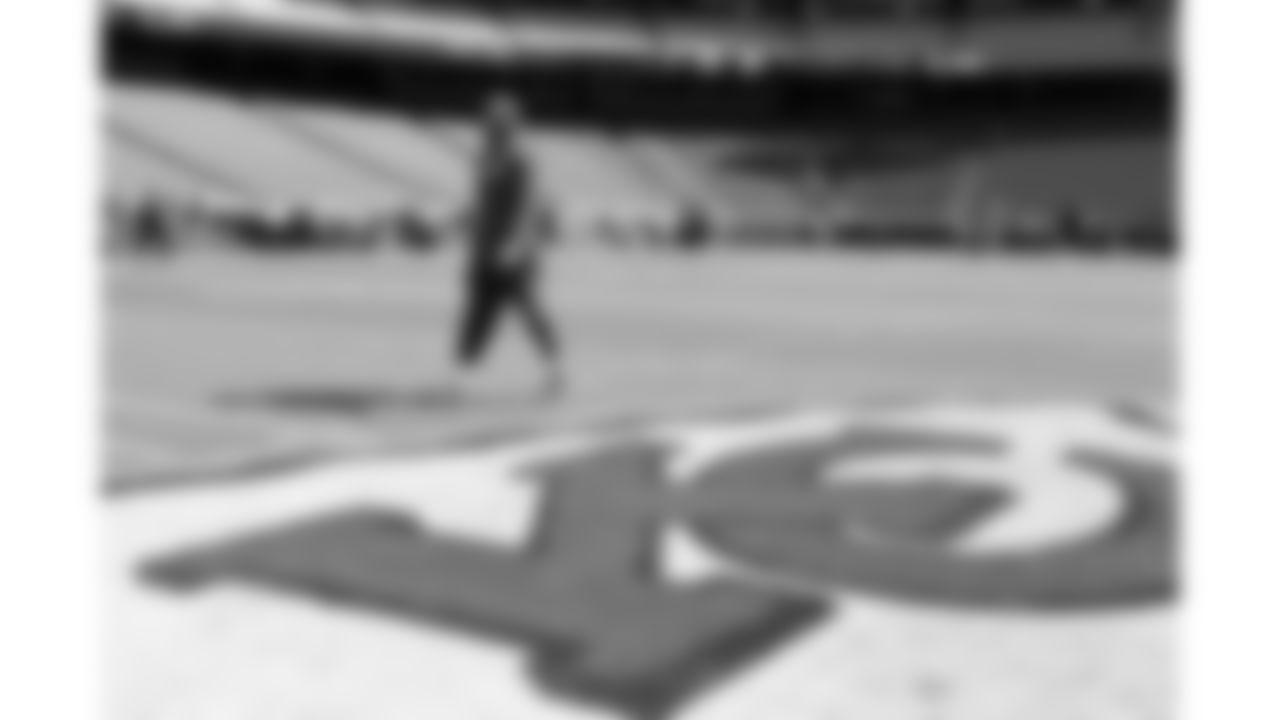 Kansas City Chiefs quarterback Patrick Mahomes (15) warms up prior to the week 4 NFL football game against the Baltimore Ravens, Sunday, September 28, 2025 in Kansas City, MO.