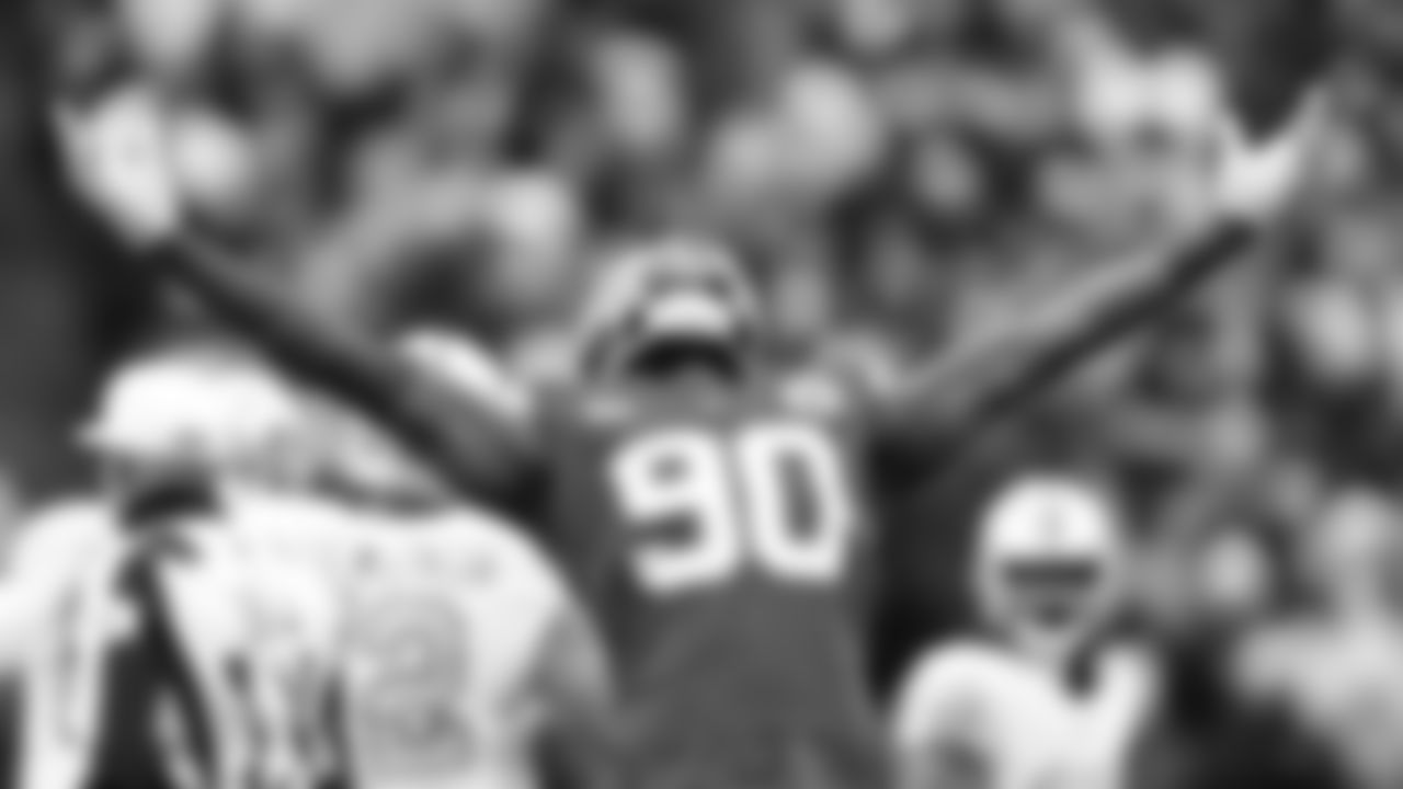Kansas City Chiefs defensive end Charles Omenihu (90) during the NFL Week 16 matchup against the Las Vegas Raiders on December 25, 2023.