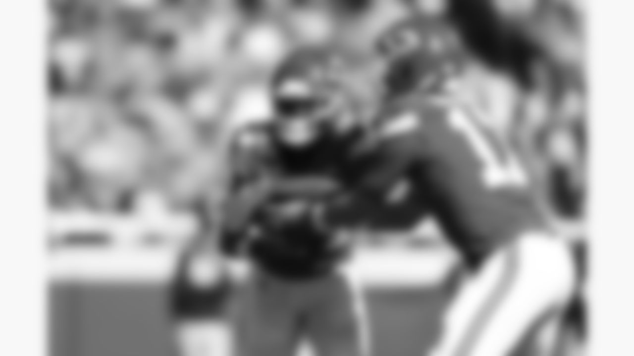 Kansas City Chiefs quarterback Gardner Minshew (17) hands the ball off to running back Brashard Smith (24) during a week 7 NFL football game against the Las Vegas Raiders, Sunday, October 19, 2025 in Kansas City, MO.