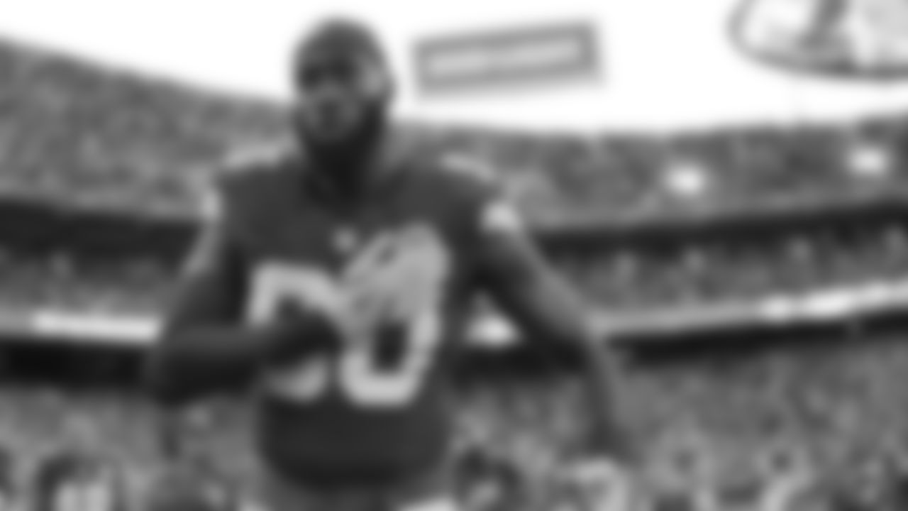 Kansas City Chiefs defensive end Charles Omenihu (90) prior to a preseason week 3 NFL football game against the Chicago Bears, Friday, August 22, 2025 in Kansas City, MO.