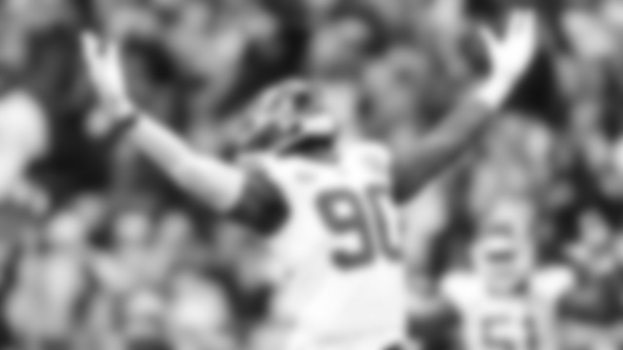 Kansas City Chiefs defensive end Charles Omenihu (90) celebrates during the NFL Week 15 matchup against the New England Patriots on December 17, 2023.
