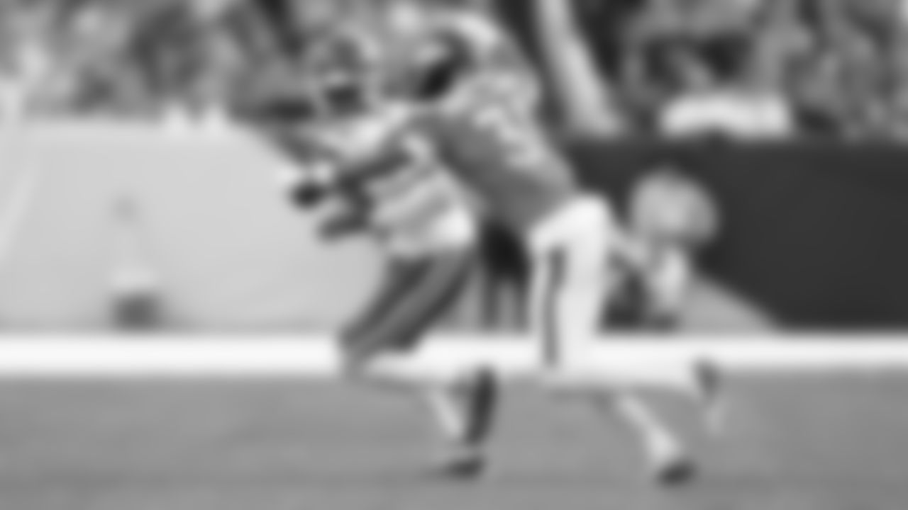 Kansas City Chiefs wide receiver Rashee Rice (4) runs with the ball during a week 11 NFL Football game against the Denver Broncos on Sunday, November 16, 2025 in Denver, Colorado.