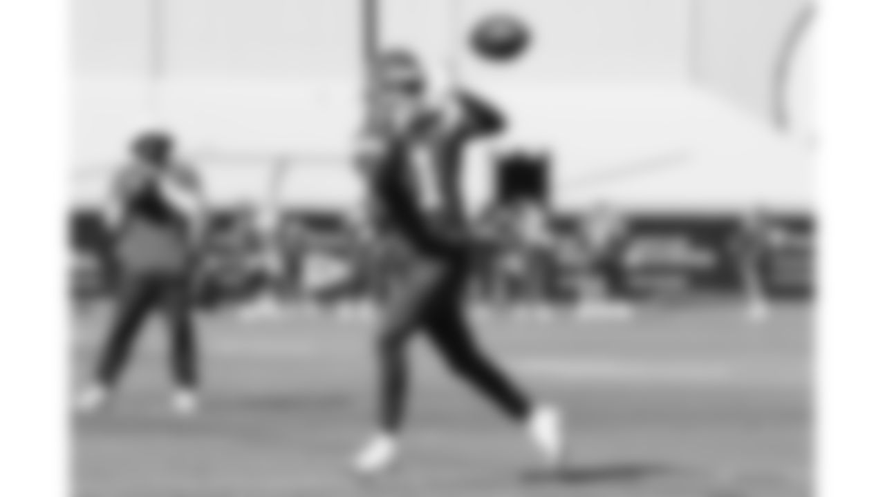 Kansas City Chiefs wide receiver Xavier Worthy (1) catches a pass during practice on Thursday October 16, 2025 in Kansas City, MO.