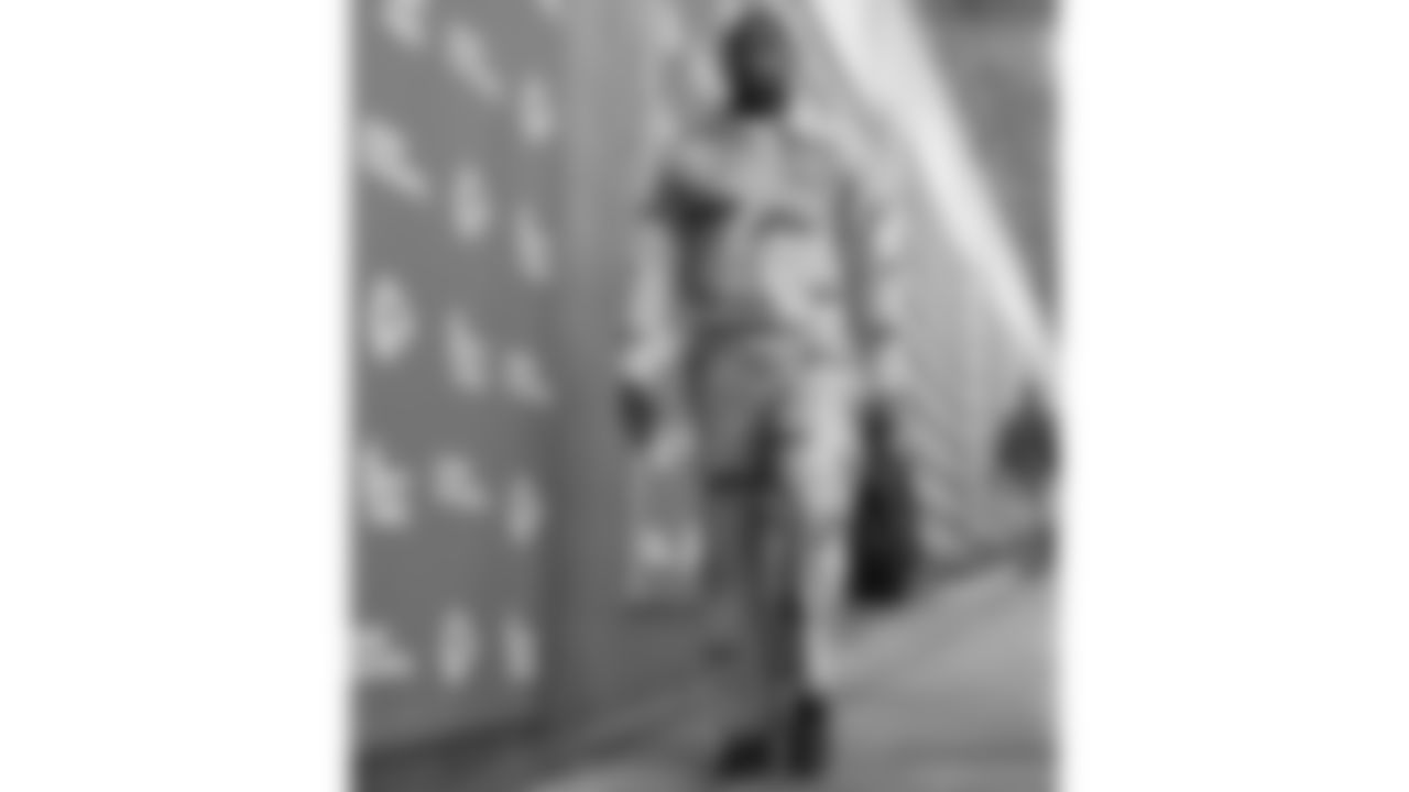 Kansas City Chiefs defensive end Janarius Robinson (98) arrives prior to an NFL week 17 matchup against the Denver Broncos, Thursday, December 25, 2025.