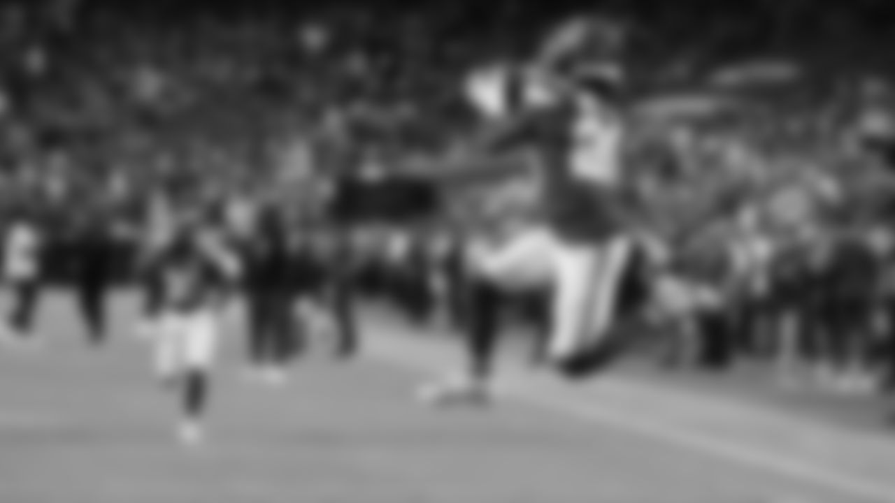 Kansas City Chiefs defensive back Nohl Williams (20) catches a ball prior to a week 6 NFL Football game against the Detroit Lions on Sunday, October 12, 2025 in Kansas City, MO.