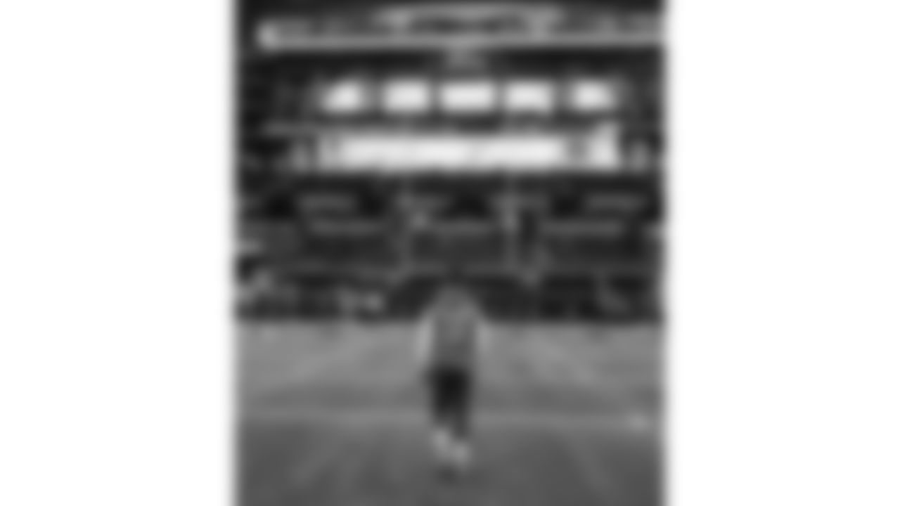 Kansas City Chiefs quarterback Patrick Mahomes (15) prior to a week 13 NFL football game against the Dallas Cowboys on Thursday, November 27, 2025 in Arlington, TX.