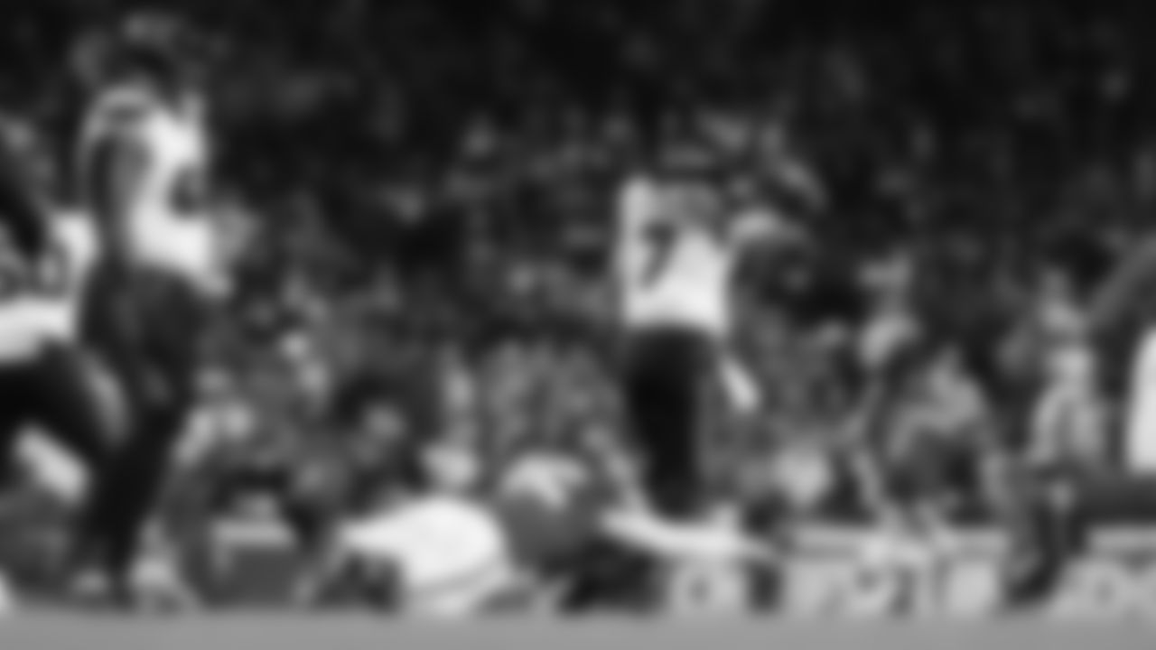 Kansas City Chiefs defensive tackle Chris Jones (95) just misses a sack during an NFL week 14 matchup against the Houston Texans, Sunday December 7, 2025.