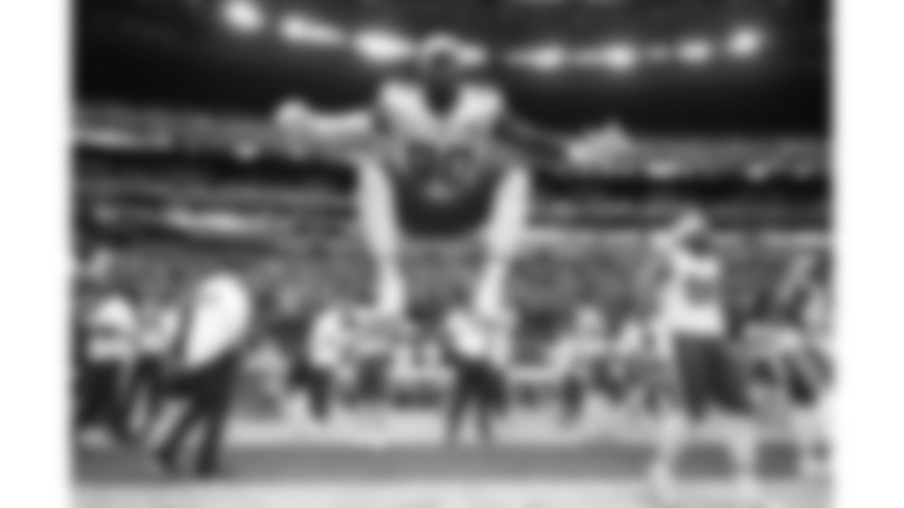 Kansas City Chiefs defensive end Charles Omenihu (90) jumps prior to a week 18 NFL football game against the Las Vegas Raiders, Sunday, January 4, 2026 in Las Vegas, NV.