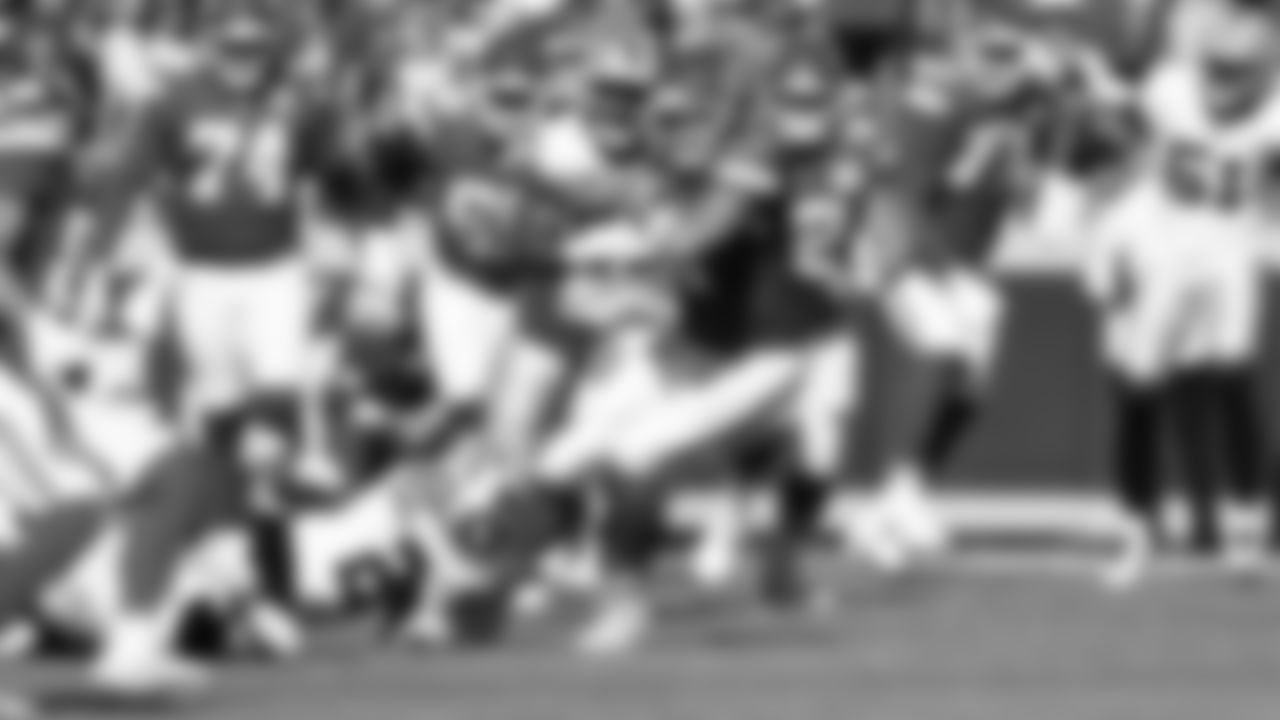Kansas City Chiefs tight end Travis Kelce (87) runs the ball during a week 7 NFL Football game against the Las Vegas Raiders on Sunday, October 19, 2025 in Kansas City, MO.