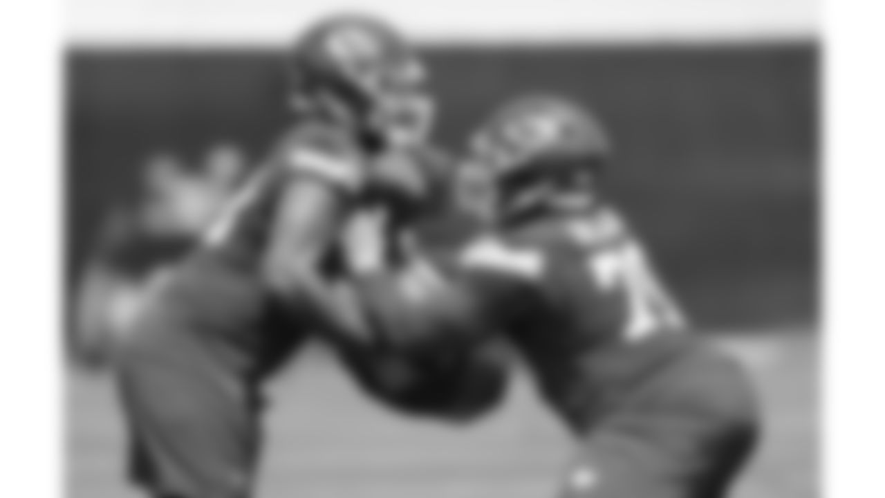 Kansas City Chiefs guard Tremayne Anchrum (70) at practice during phase 3 of OTAs on Tuesday, June 10, 2025 in Kansas City, MO.