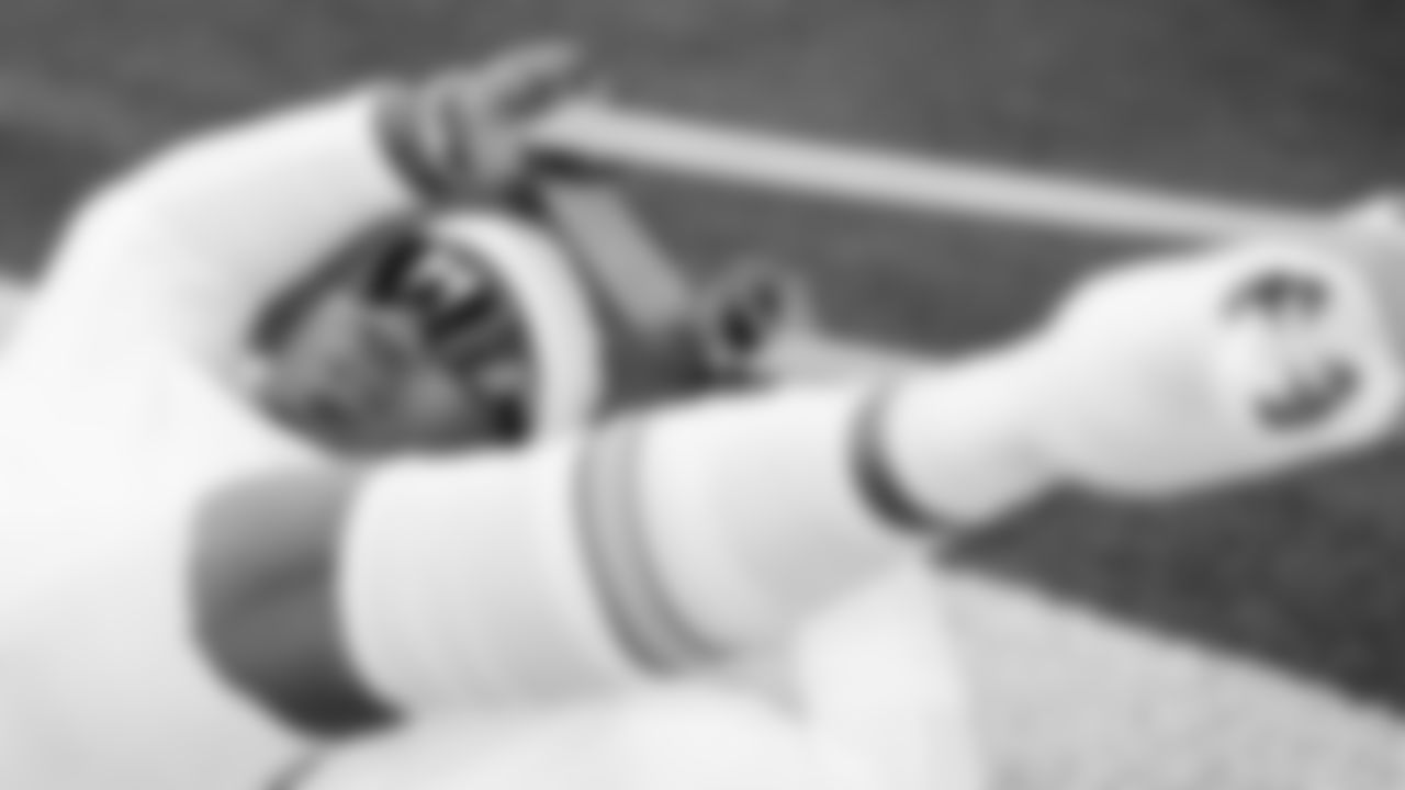 Kansas City Chiefs offensive lineman Wanya Morris (64) warms up prior to a week 13 NFL Football game against the Dallas Cowboys on Thursday, November 27, 2025 in Dallas, Texas.