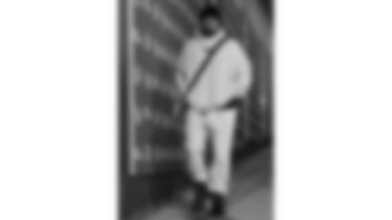 Kansas City Chiefs safety Bryan Cook (6) arrives prior to an NFL week 14 matchup against the Houston Texans, Sunday December 7, 2025.