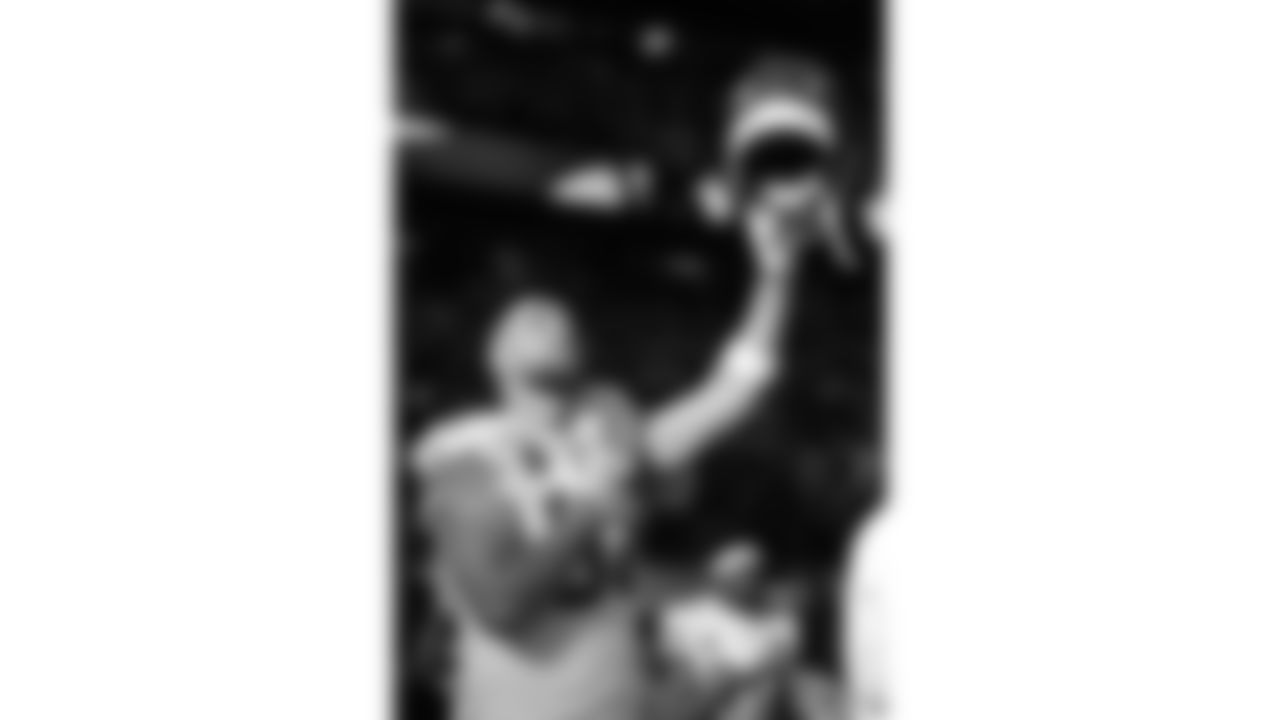 Kansas City Chiefs tight end Travis Kelce (87) prior to a week 13 NFL football game against the Dallas Cowboys on Thursday, November 27, 2025 in Arlington, TX.