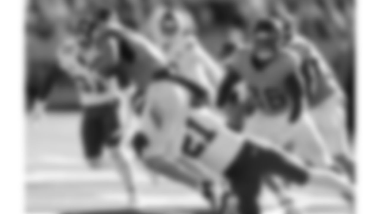 Kansas City Chiefs defensive back Jaden Hicks (21) makes a tackle during a week 16 NFL Football game against the Tennessee Titans on Sunday, December 21, 2025 in Nashville, Tennessee.