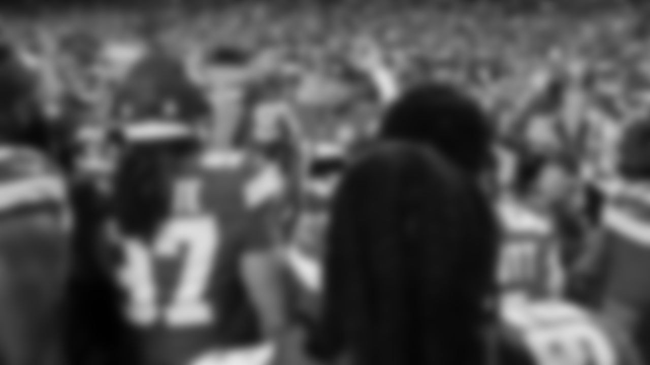 Kansas City Chiefs quarterback Patrick Mahomes (15) talks with the team prior to a week 6 NFL Football game against the Detroit Lions on Sunday, October 12, 2025 in Kansas City, MO.