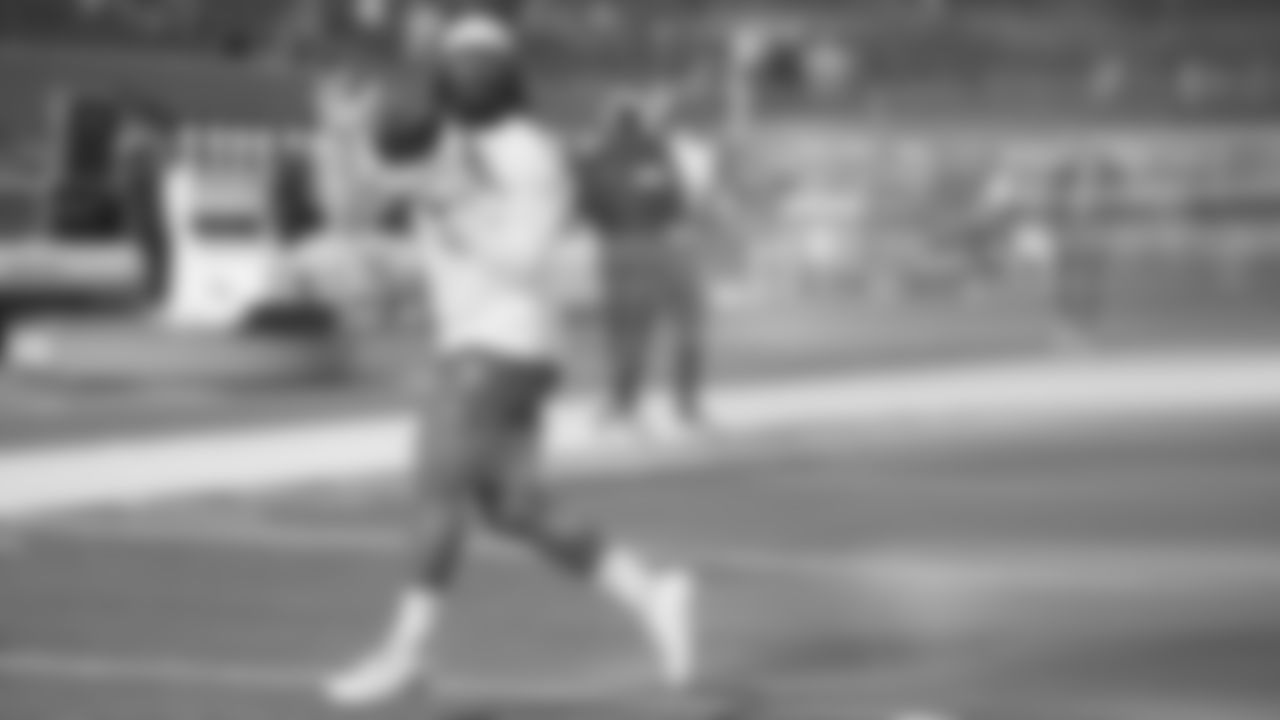 Kansas City Chiefs running back Kareem Hunt (29) warms up prior to a week 16 NFL Football game against the Tennessee Titans on Sunday, December 21, 2025 in Nashville, Tennessee.