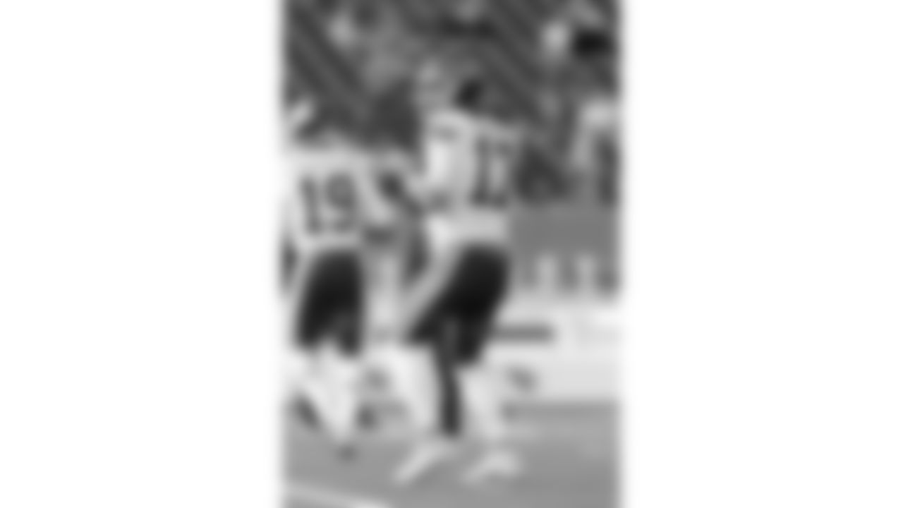 Kansas City Chiefs quarterback Gardner Minshew (17) warms up prior to a week 16 NFL Football game against the Tennessee Titans on Sunday, December 21, 2025 in Nashville, Tennessee.