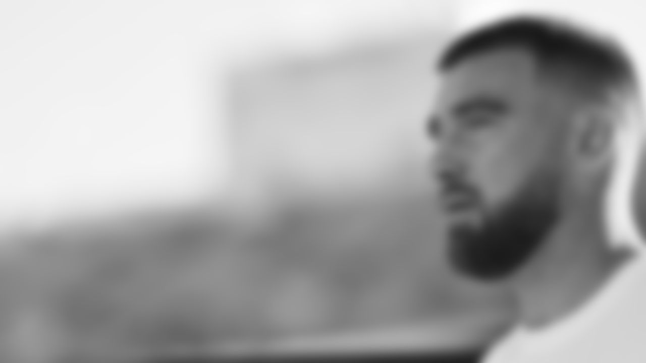 Kansas City Chiefs tight end Travis Kelce (87) prior to a week 9 NFL football game against the Buffalo Bills, Sunday, November 2, 2025 in Buffalo, NY