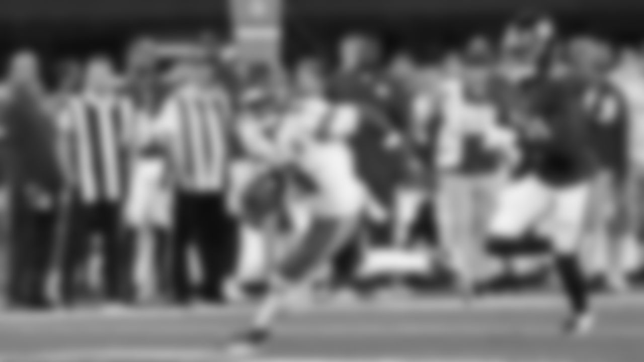 Kansas City Chiefs wide receiver JuJu Smith-Schuster (9) runs with the ball during a week 3 NFL Football game against the New York Giants on Sunday, September 21, 2025 at MetLife Stadium in East Rutherford, New Jersey.