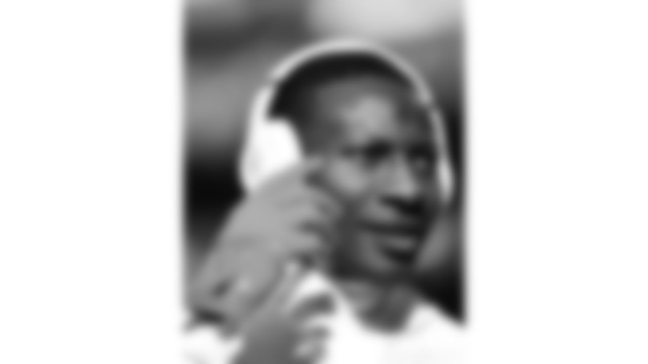 Kansas City Chiefs wide receiver Hollywood Brown (5) warms up prior to a week 11 NFL Football game against the Denver Broncos on Sunday, November 16, 2025 in Denver, Colorado.