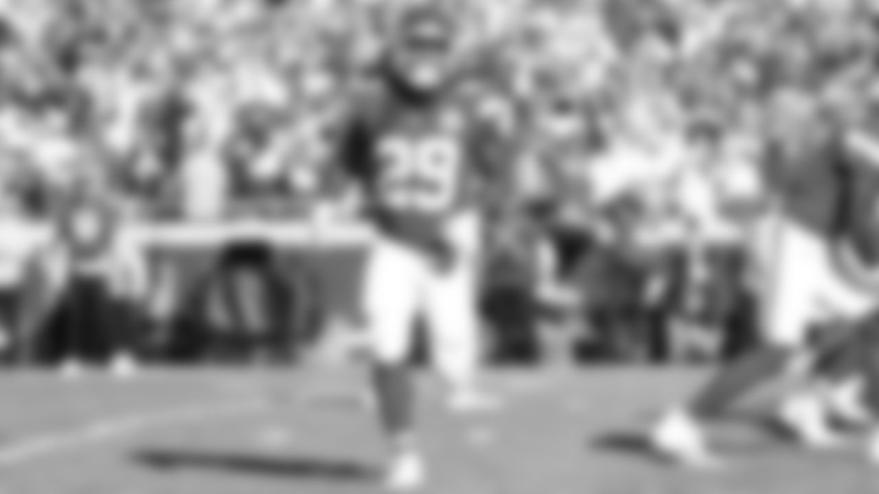 Kansas City Chiefs running back Kareem Hunt (29) in position during a week 12 NFL Football game against the Indianapolis Colts on Sunday, November 23, 2025 in Kansas City, MO